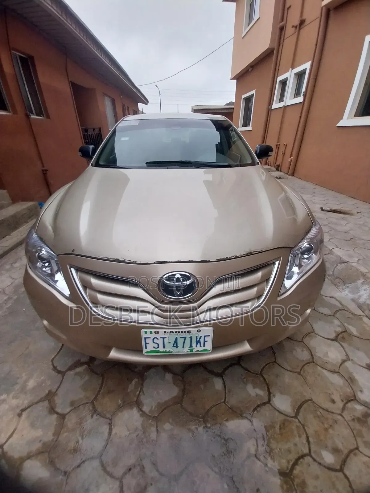 Toyota Camry 2011 Gold