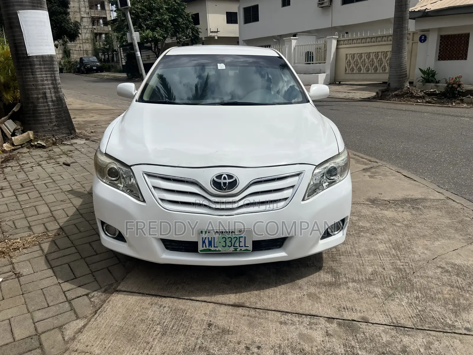 Toyota Camry LE 4dr Sedan (2.5L 4cyl 6A) 2011 White