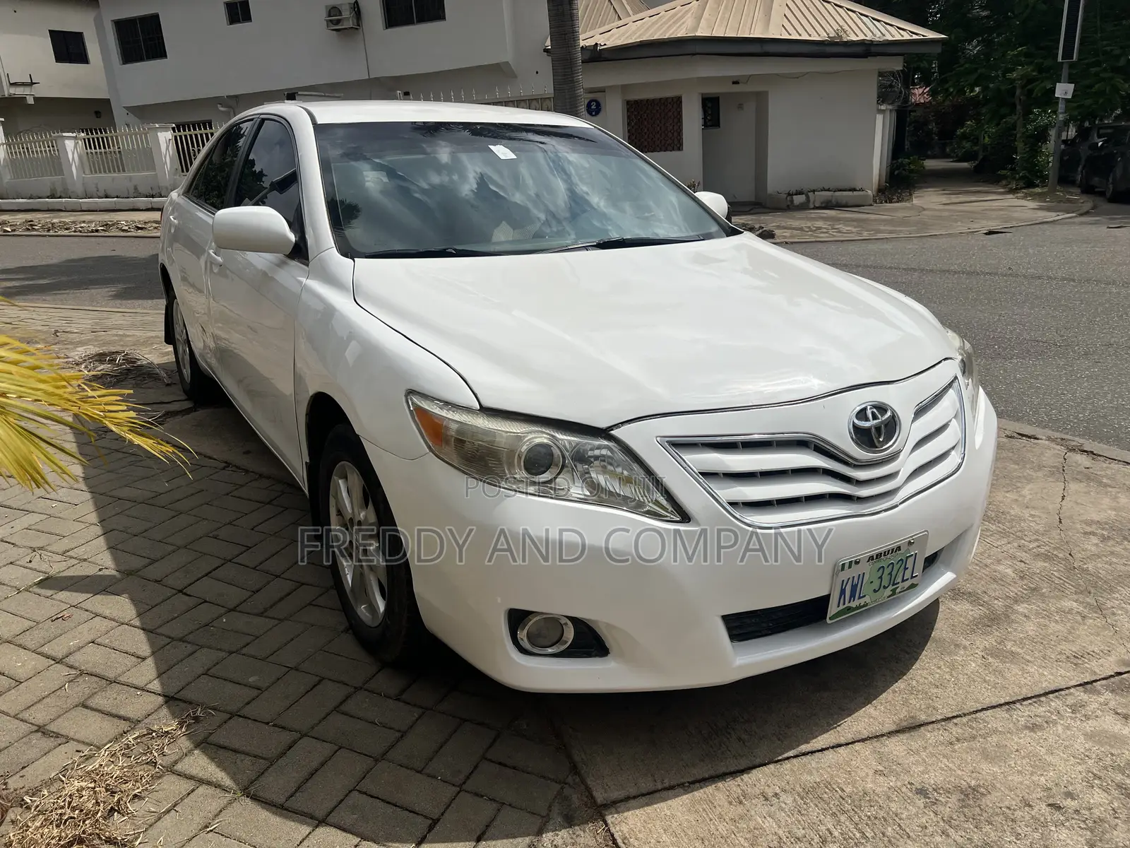 Toyota Camry LE 4dr Sedan (2.5L 4cyl 6A) 2011 White