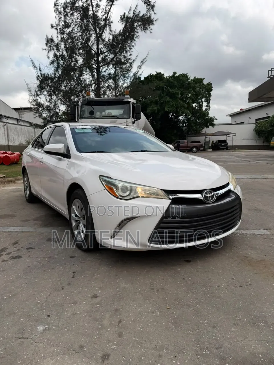 Toyota Camry LE 4dr Sedan (2.5L 4cyl 6A) 2015 White