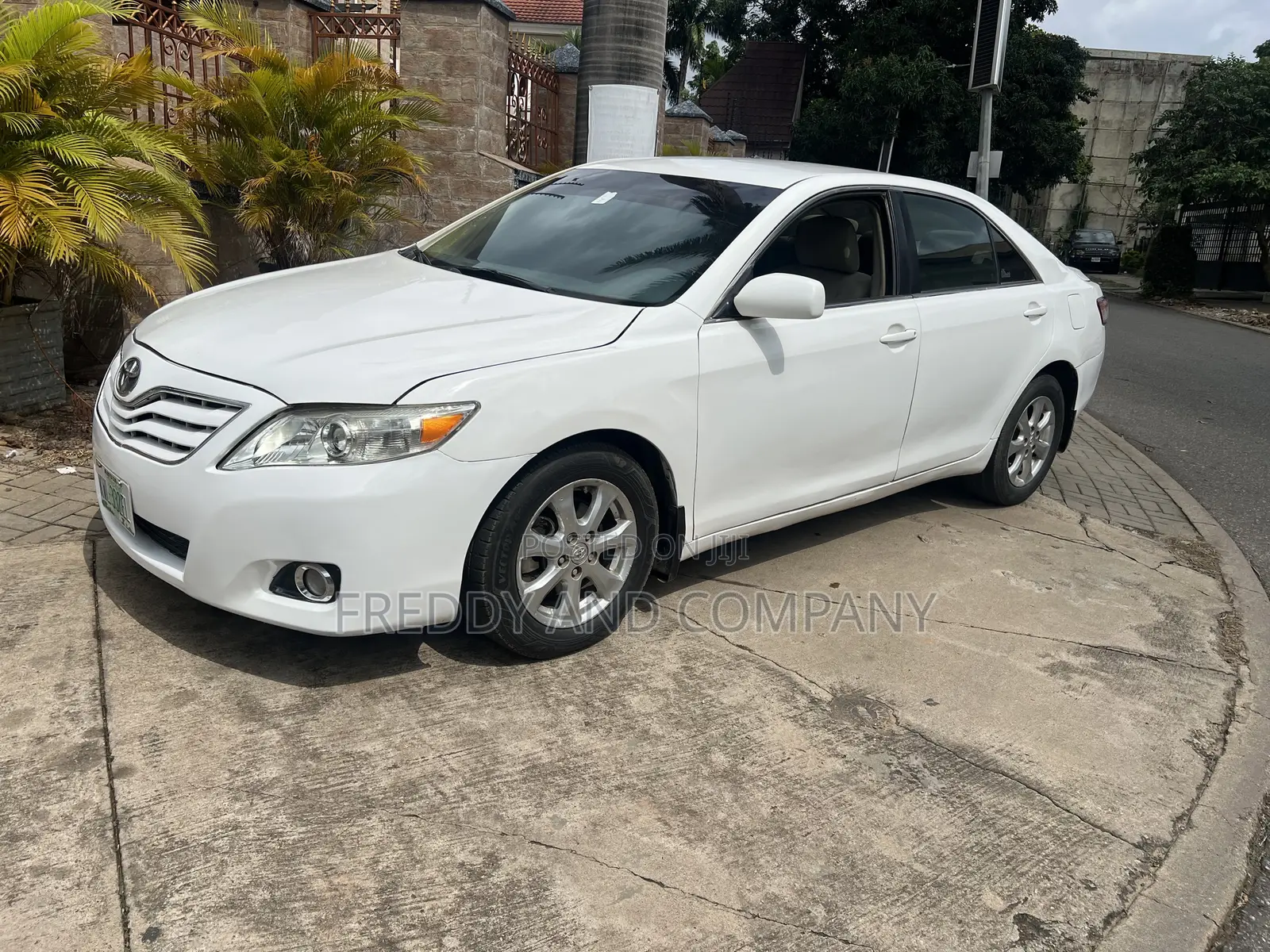 Toyota Camry LE 4dr Sedan (2.5L 4cyl 6A) 2011 White