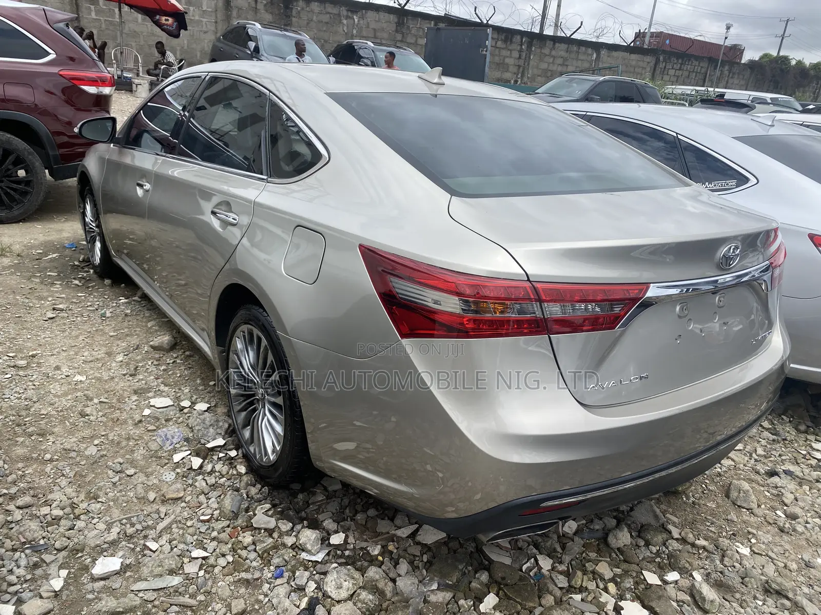 Toyota Avalon Limited FWD Sedan (3.6L 6cyl 6A) 2016 Gold