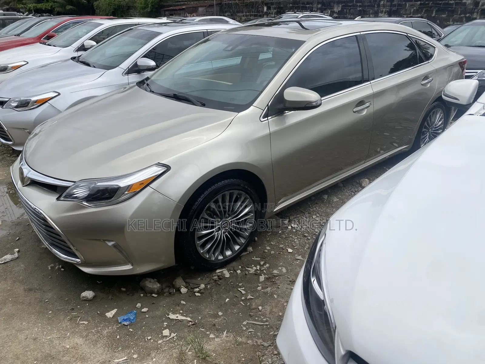 Toyota Avalon Limited FWD Sedan (3.6L 6cyl 6A) 2016 Gold