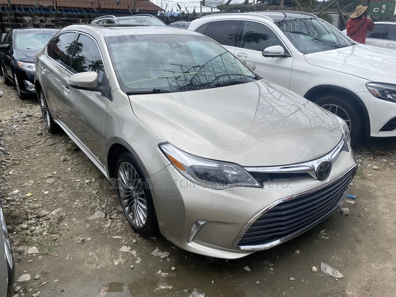 Toyota Avalon Limited FWD Sedan (3.6L 6cyl 6A) 2016 Gold