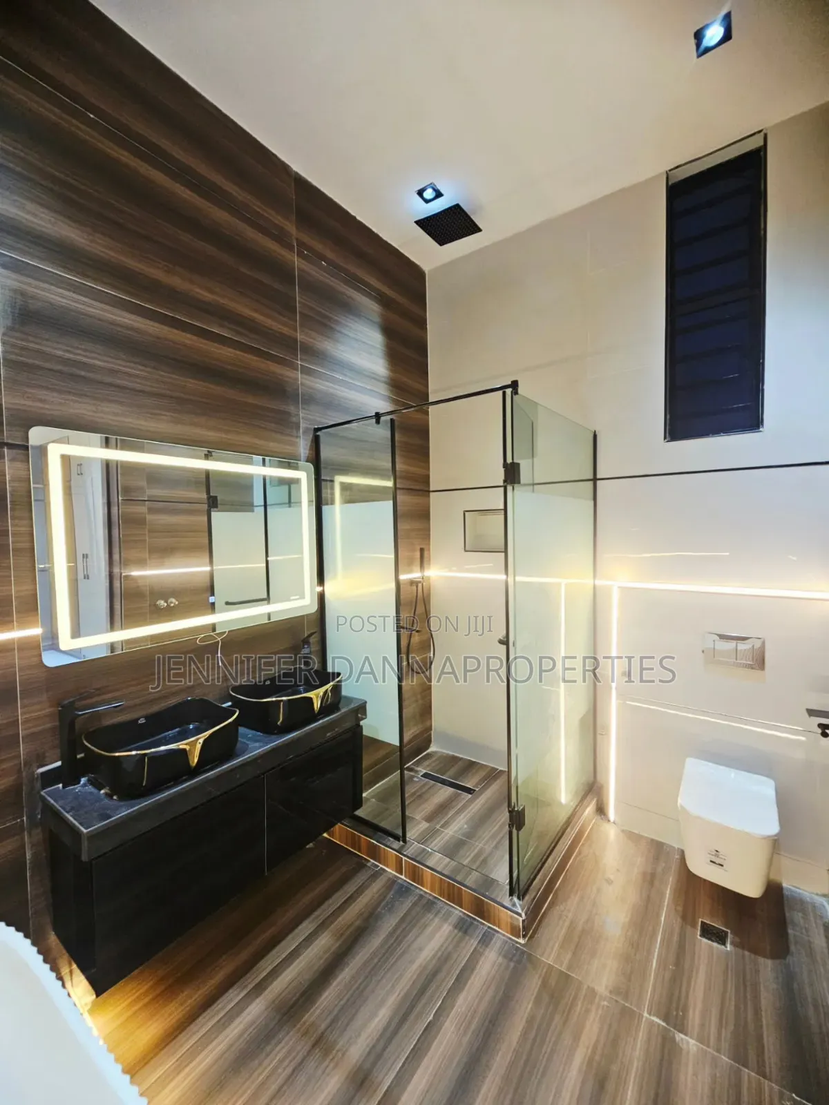 5bdrm Duplex in Chevron for sale
