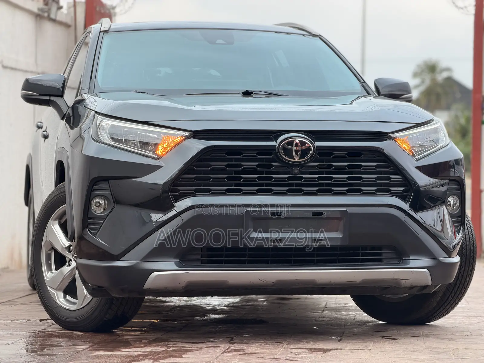 Toyota RAV4 XLE Premium 2021 Black