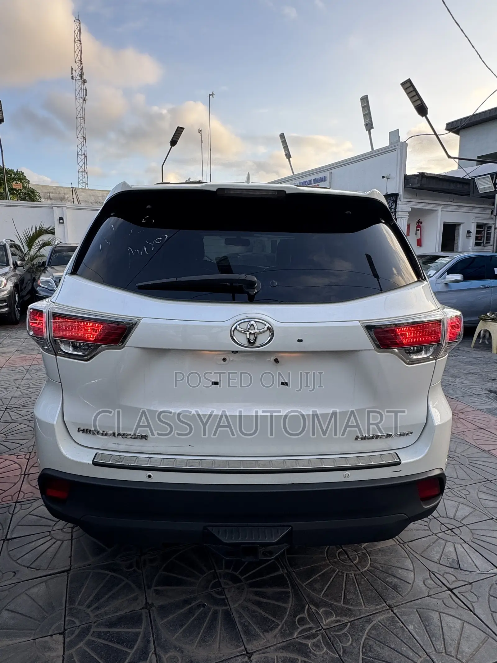 Toyota Highlander XLE 4dr SUV AWD (3.5L 6cyl 6A) 2015 White
