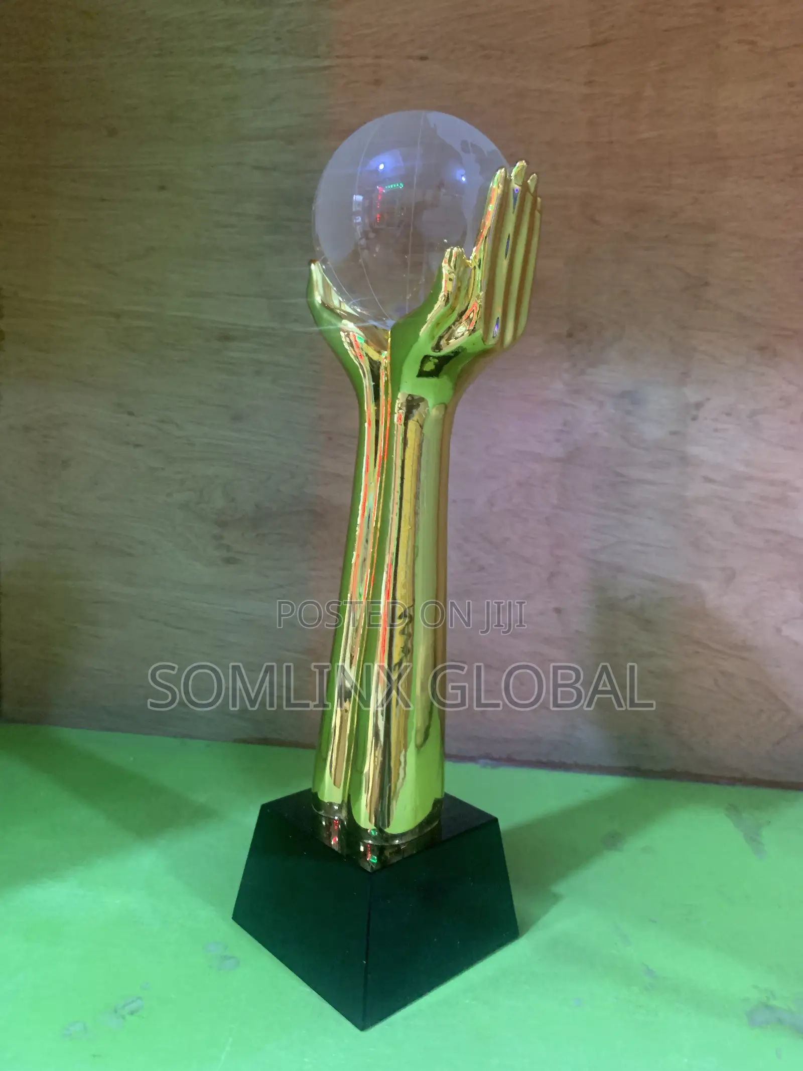 Gold Trophy Award Plaque (2hands)