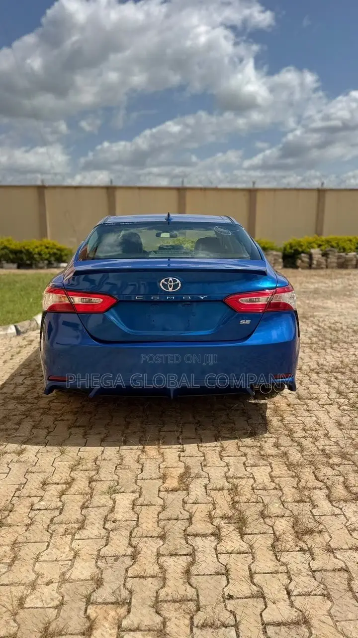 Toyota Camry SE FWD 2020 Blue