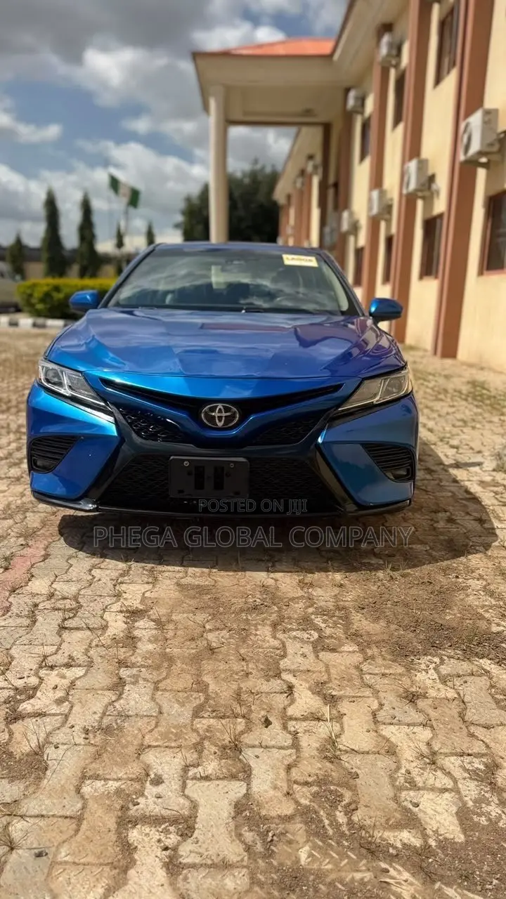Toyota Camry SE FWD 2020 Blue