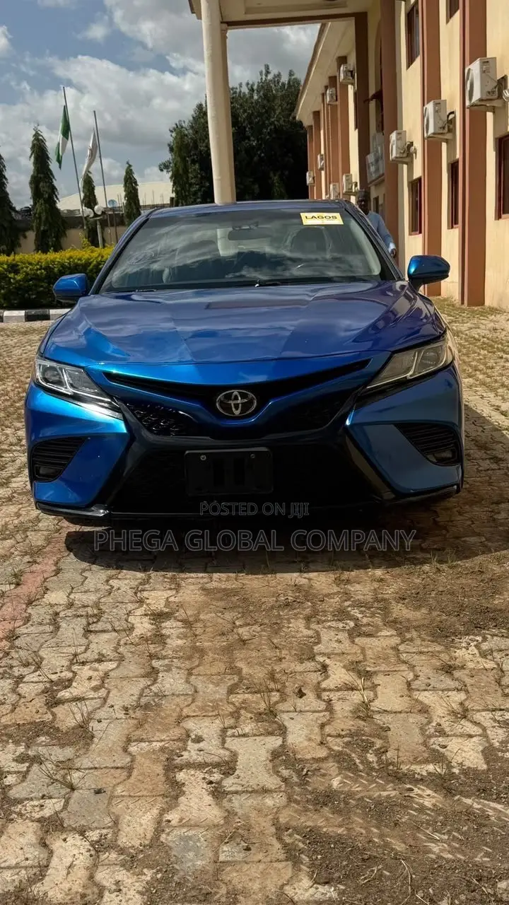 Toyota Camry SE FWD 2020 Blue