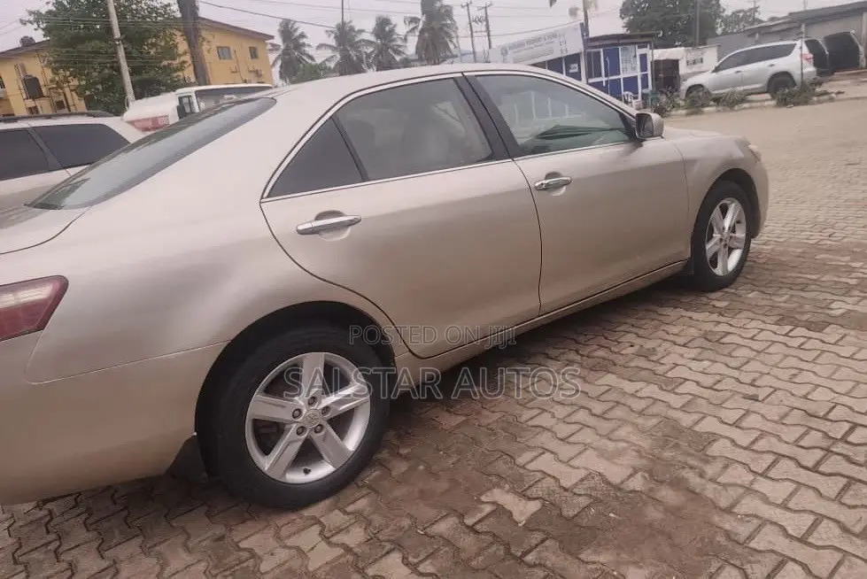 Toyota Camry LE 4dr Sedan (2.4L 4cyl 5A) 2008 Gold