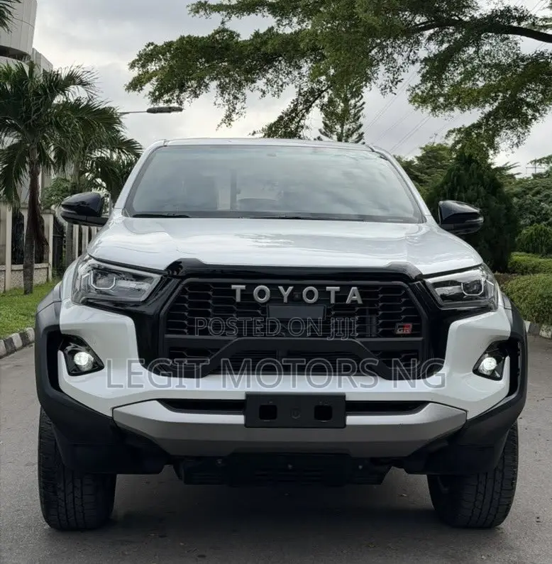 New Toyota Hilux 2024 White