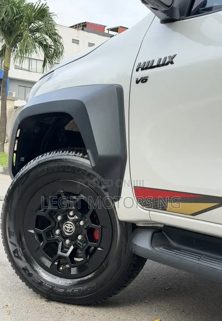 New Toyota Hilux 2024 White
