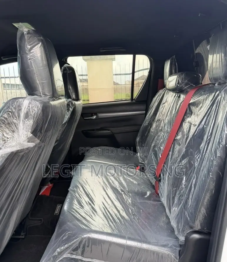 New Toyota Hilux 2024 White