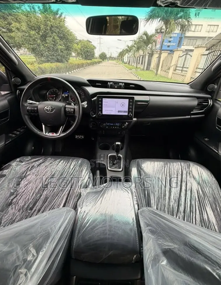 New Toyota Hilux 2024 White