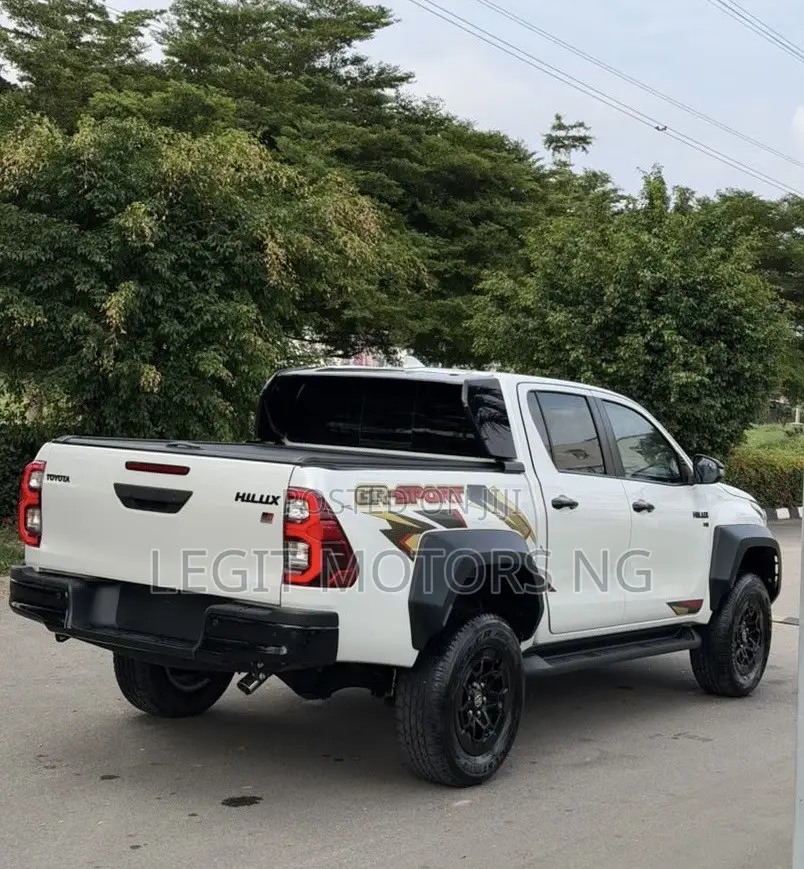 New Toyota Hilux 2024 White