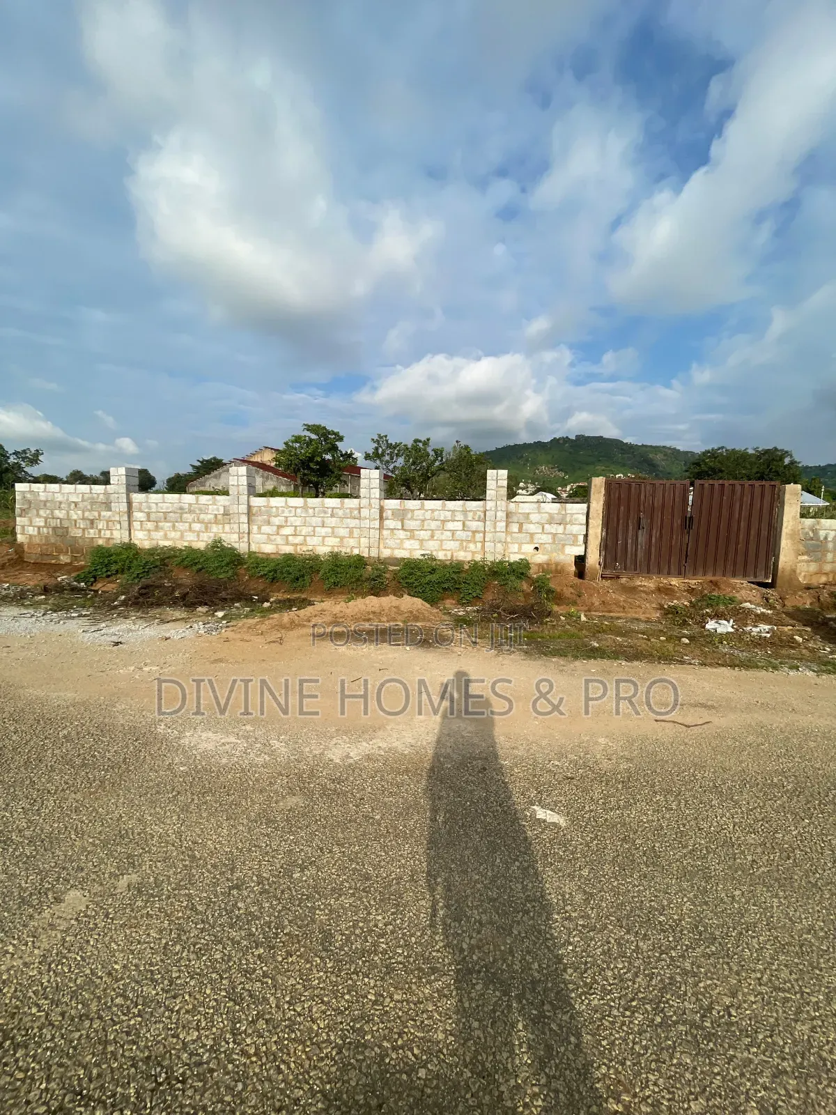 Distress Flat Land in a Strategic Location