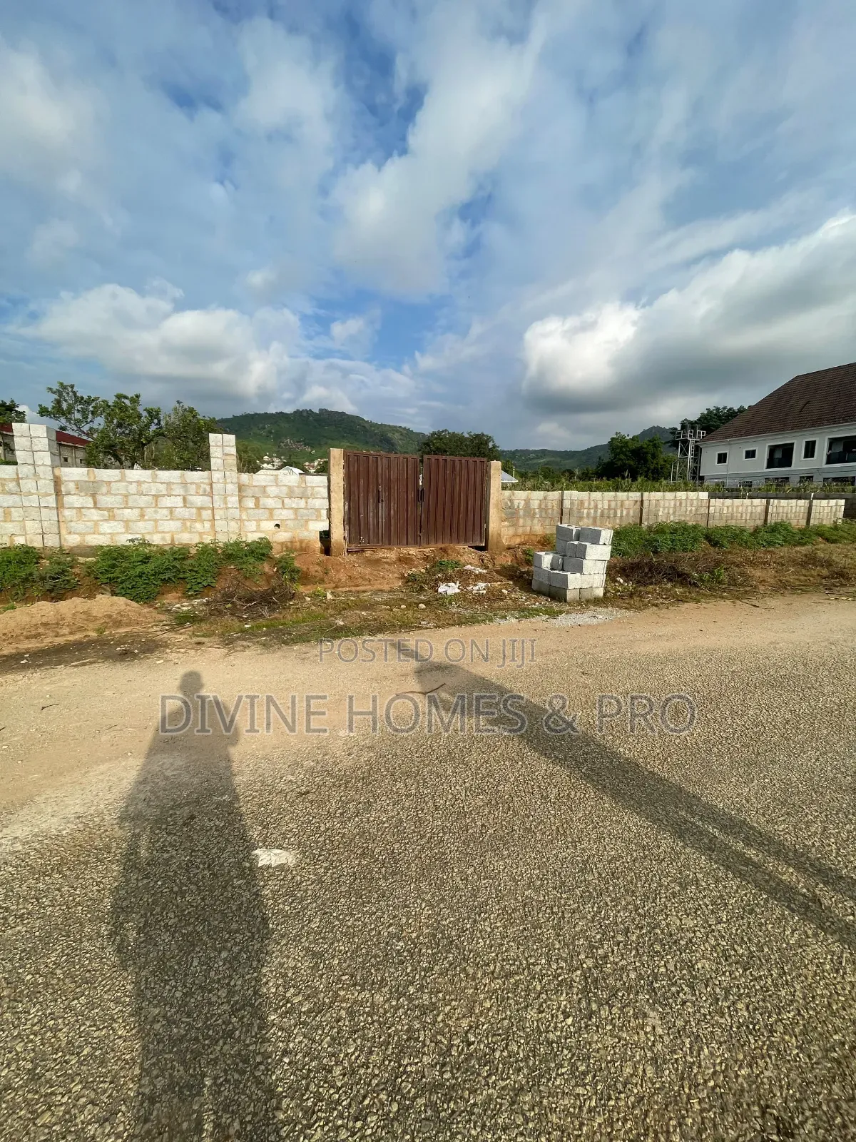 Distress Flat Land in a Strategic Location