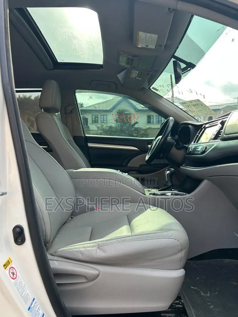 Toyota Highlander XLE 4dr SUV AWD (3.5L 6cyl 6A) 2015 White