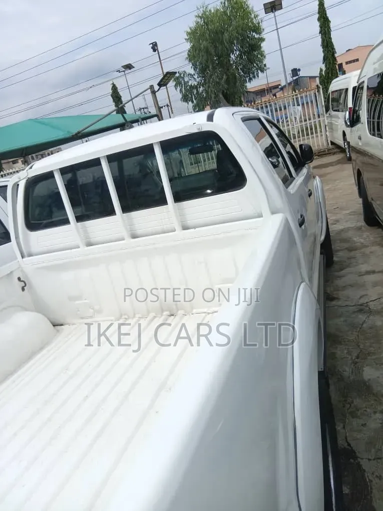 Toyota Hilux 2013 White