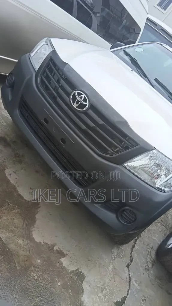 Toyota Hilux 2013 White