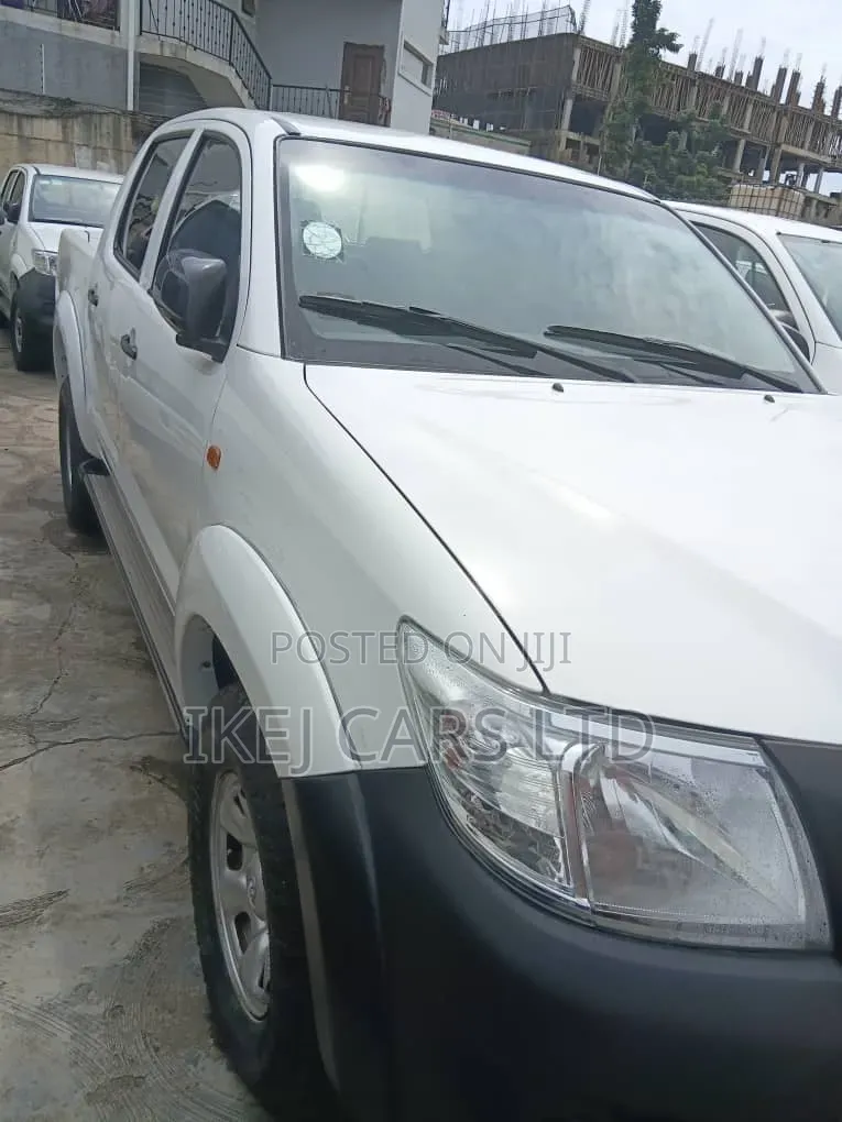 Toyota Hilux 2013 White