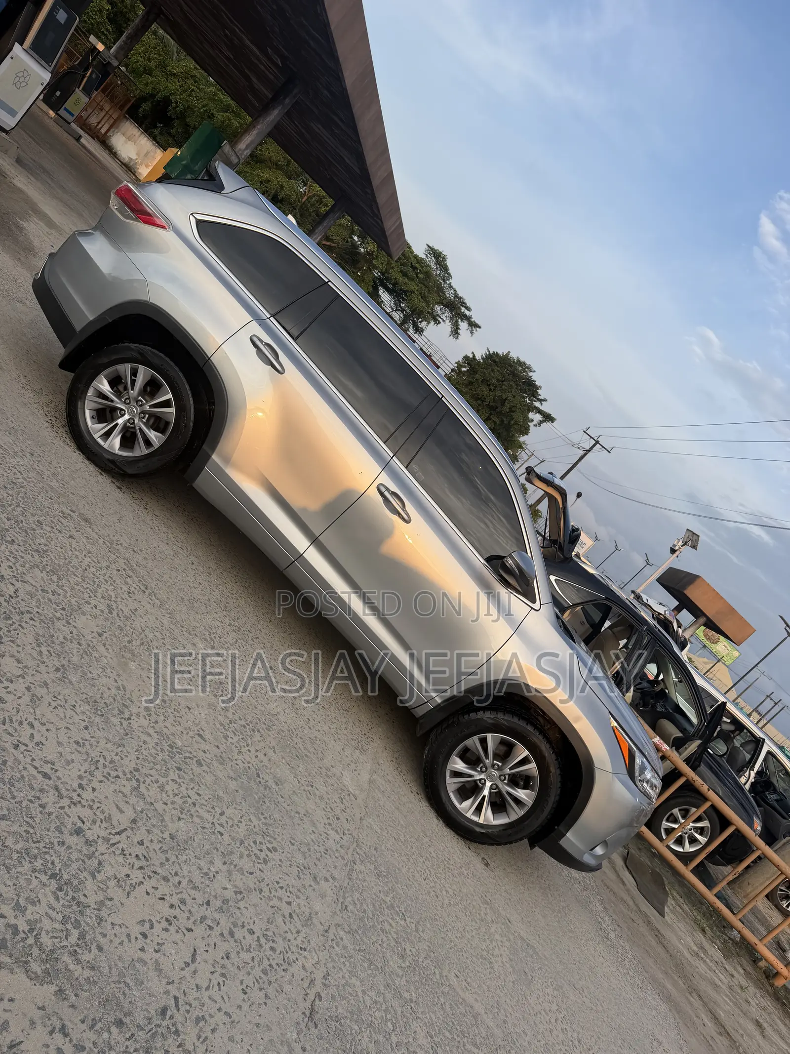Toyota Highlander XLE 4dr SUV AWD (3.5L 6cyl 6A) 2015 Silver