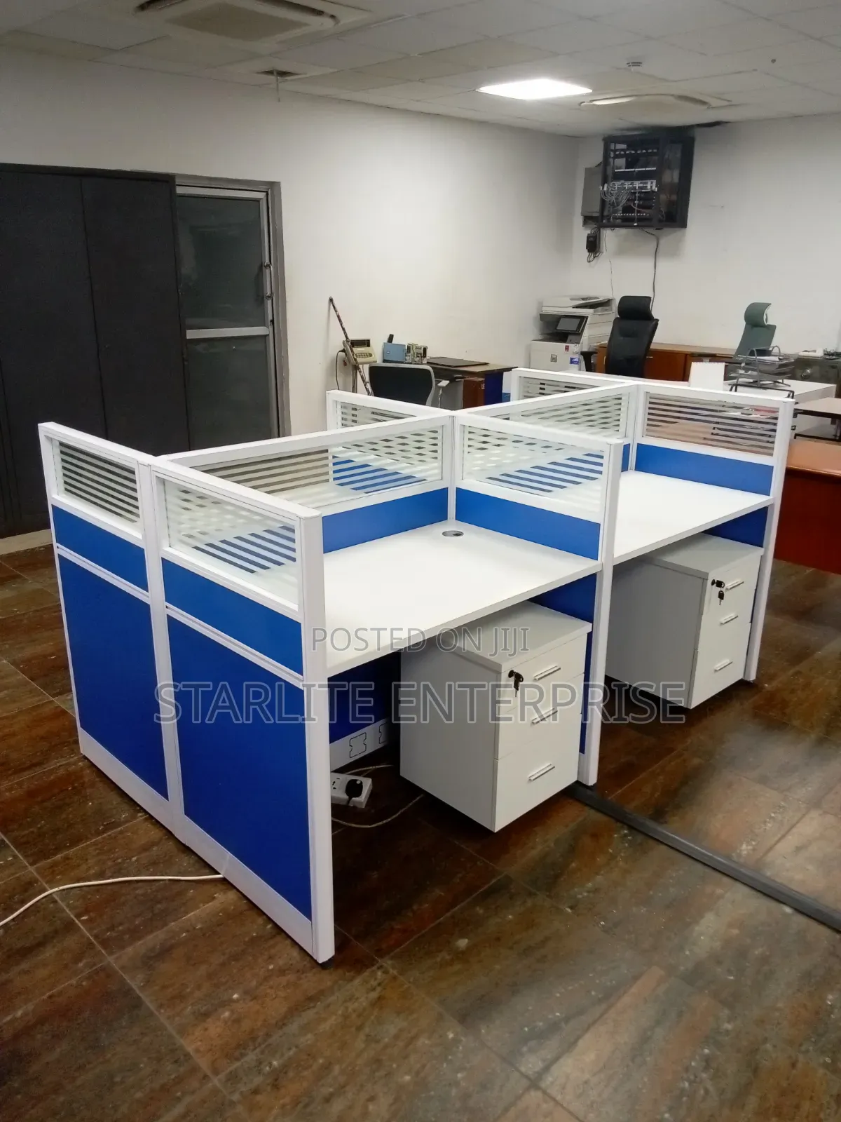 Workstations Table