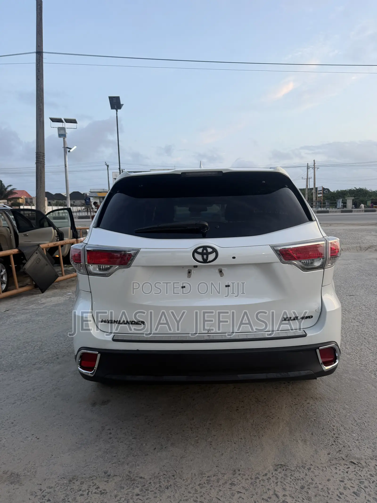 Toyota Highlander XLE V6 4x4 (3.5L 6cyl 6A) 2016 White
