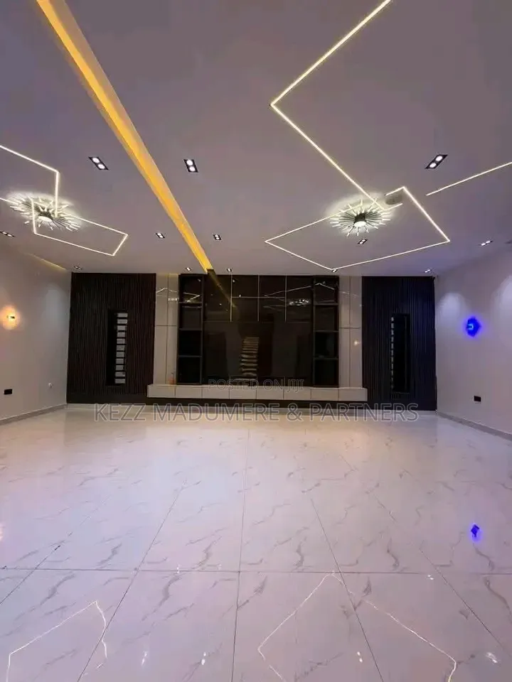 4bdrm Duplex in New Gra Port for sale