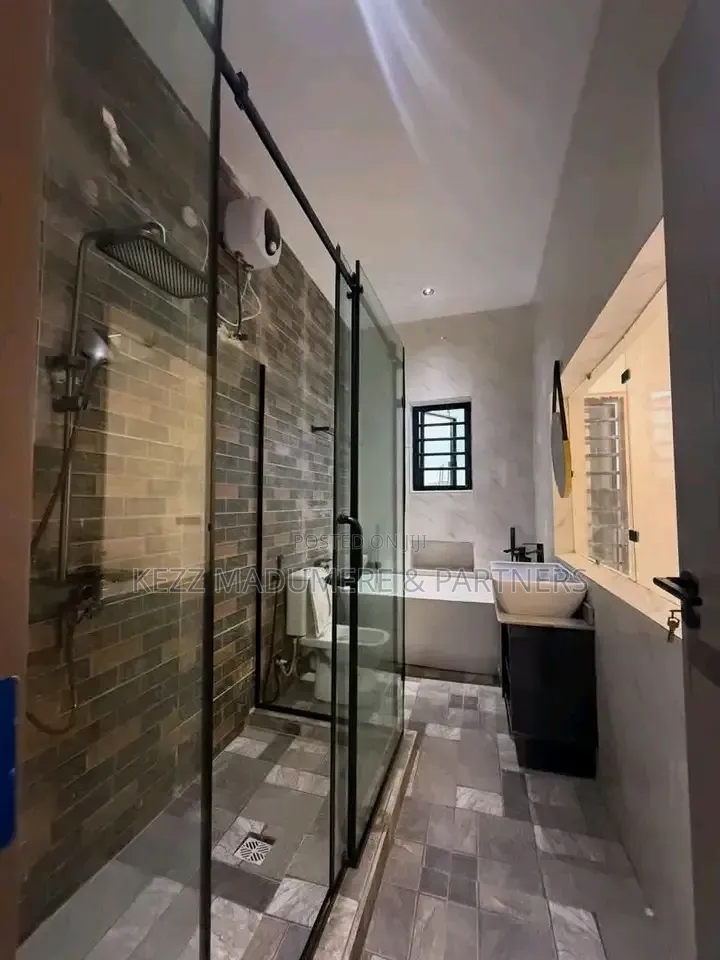 4bdrm Duplex in New Gra Port for sale