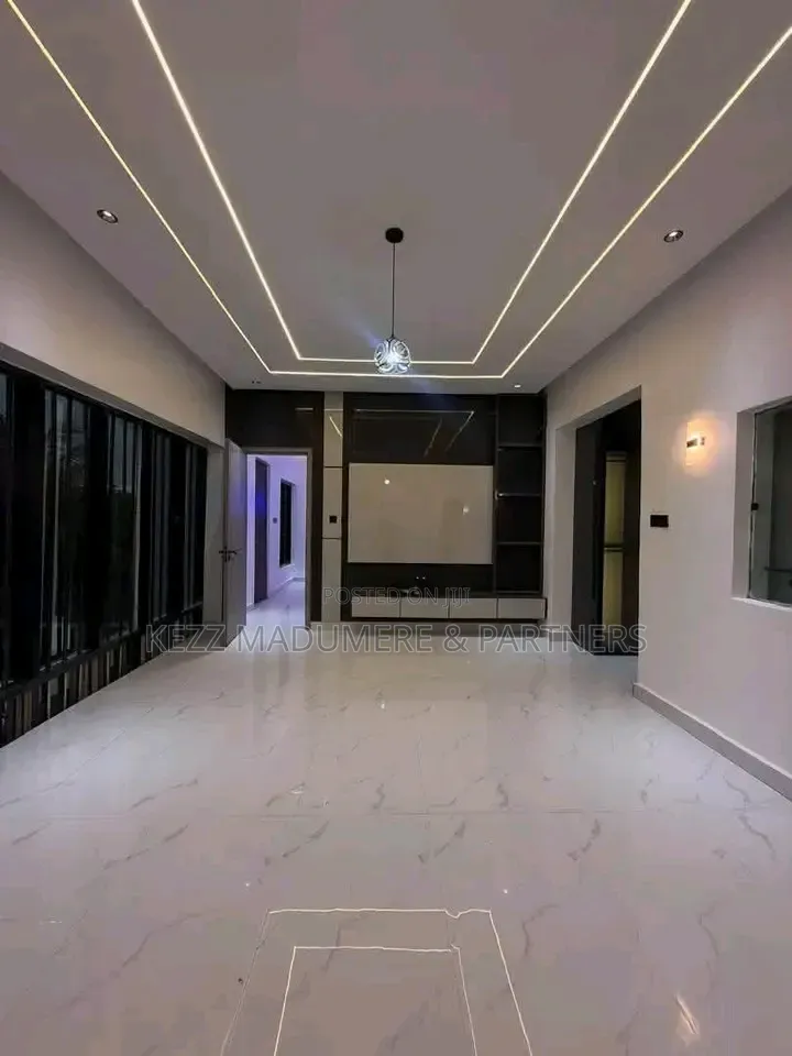 4bdrm Duplex in New Gra Port for sale