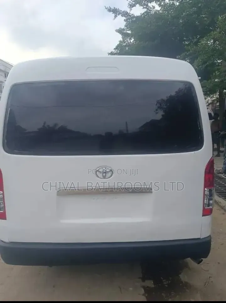 Toyota HiAce 2015 White