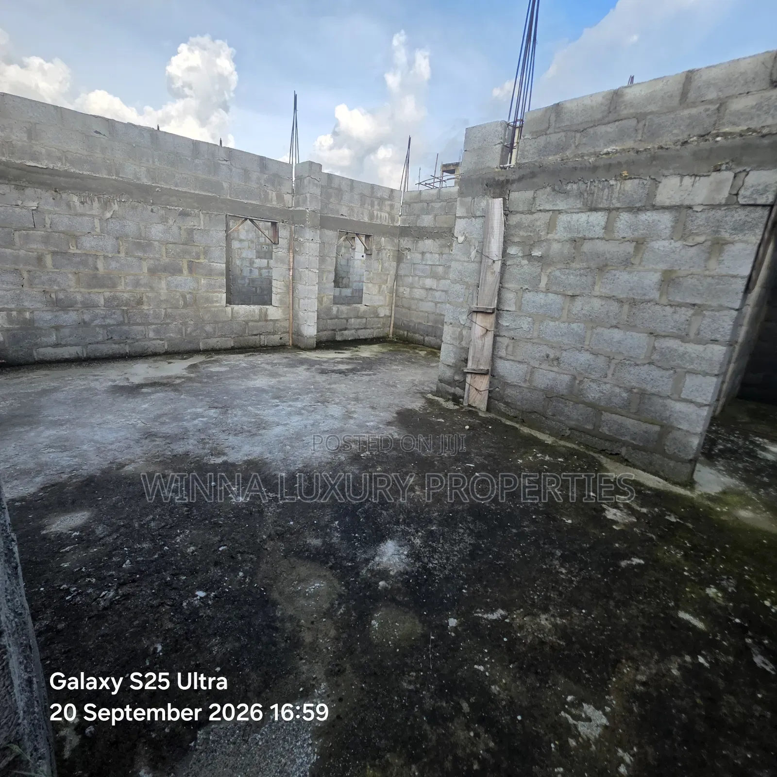 5bdrm Duplex in Mshel, Kiami for sale