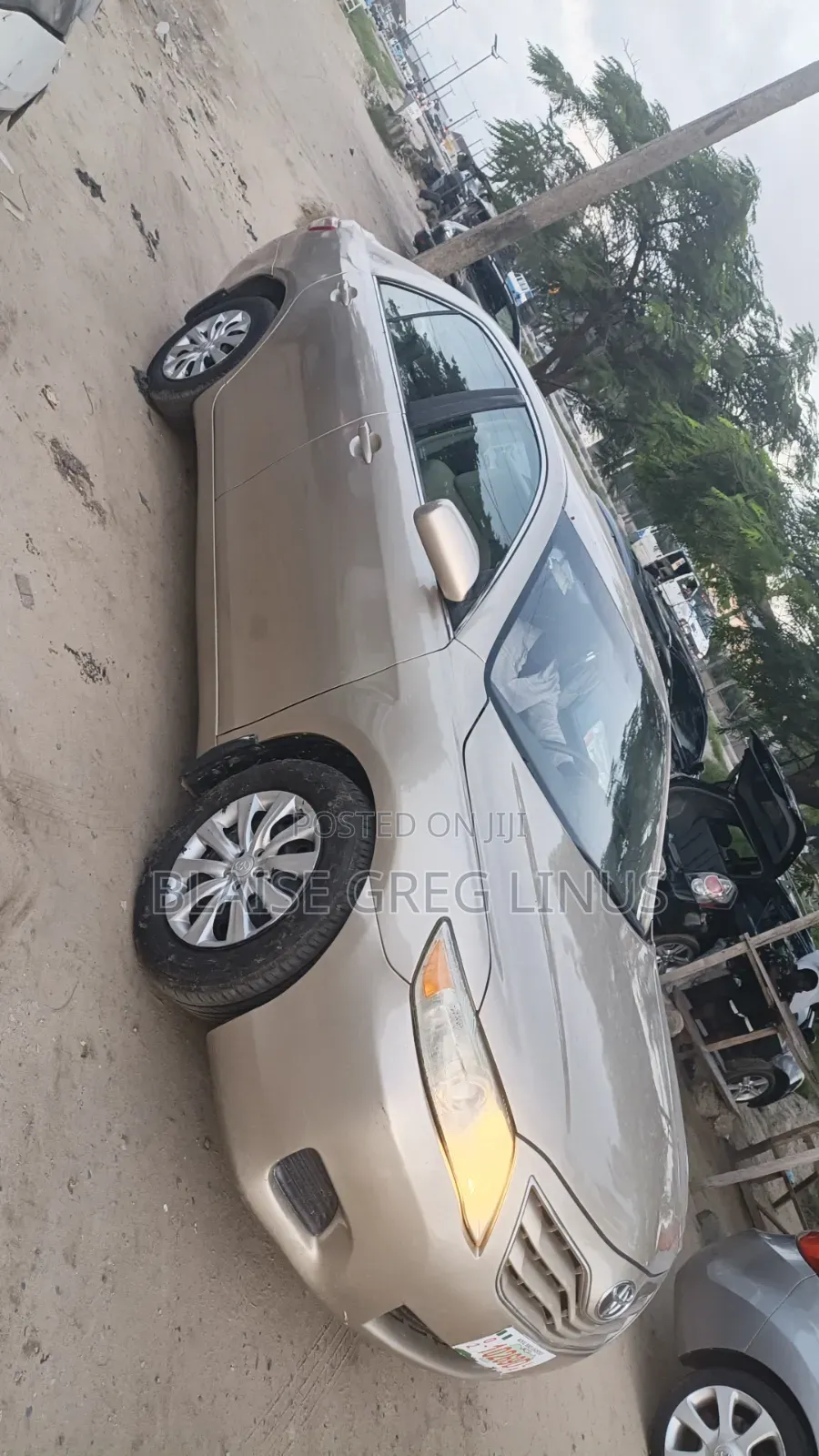 Toyota Camry 2010 Gold