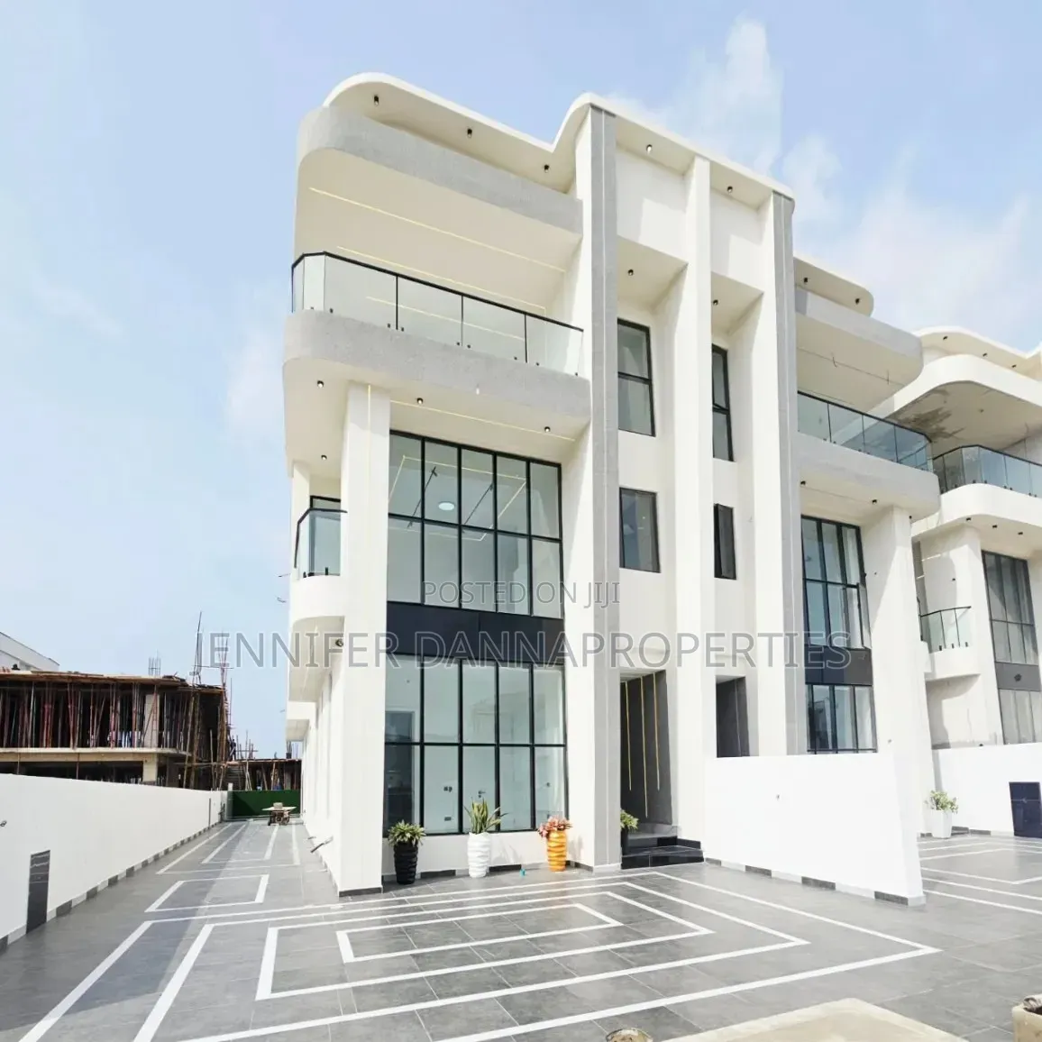 5bdrm Duplex in Lekki Phase 1 for sale