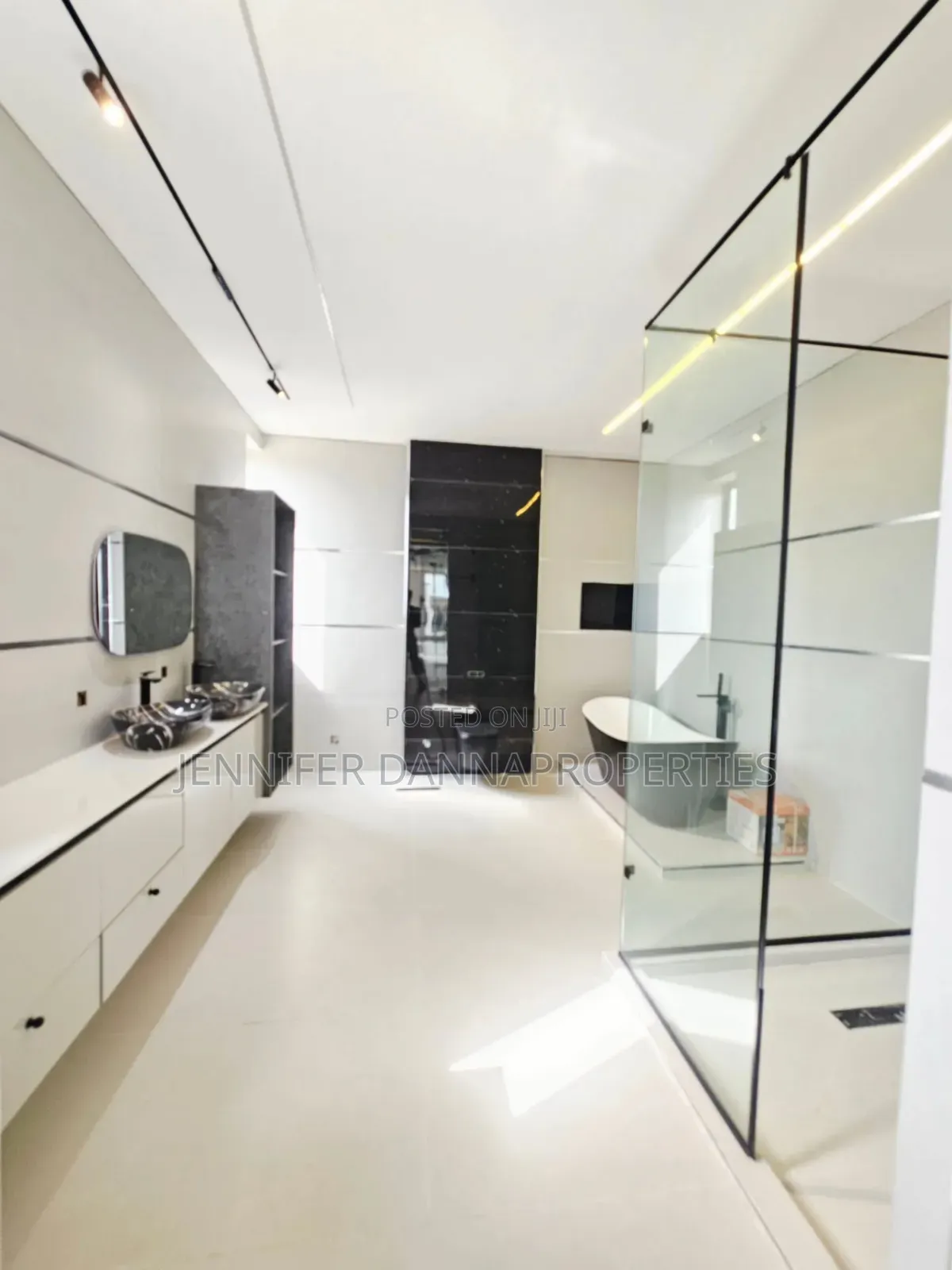 5bdrm Duplex in Lekki Phase 1 for sale