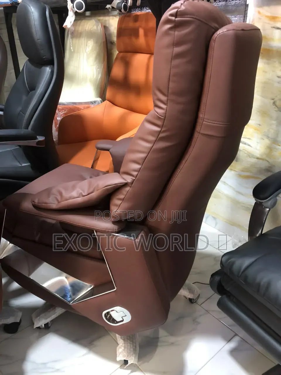 Luxury Padded Executive Massage Office Chair | Brown Leather Chair