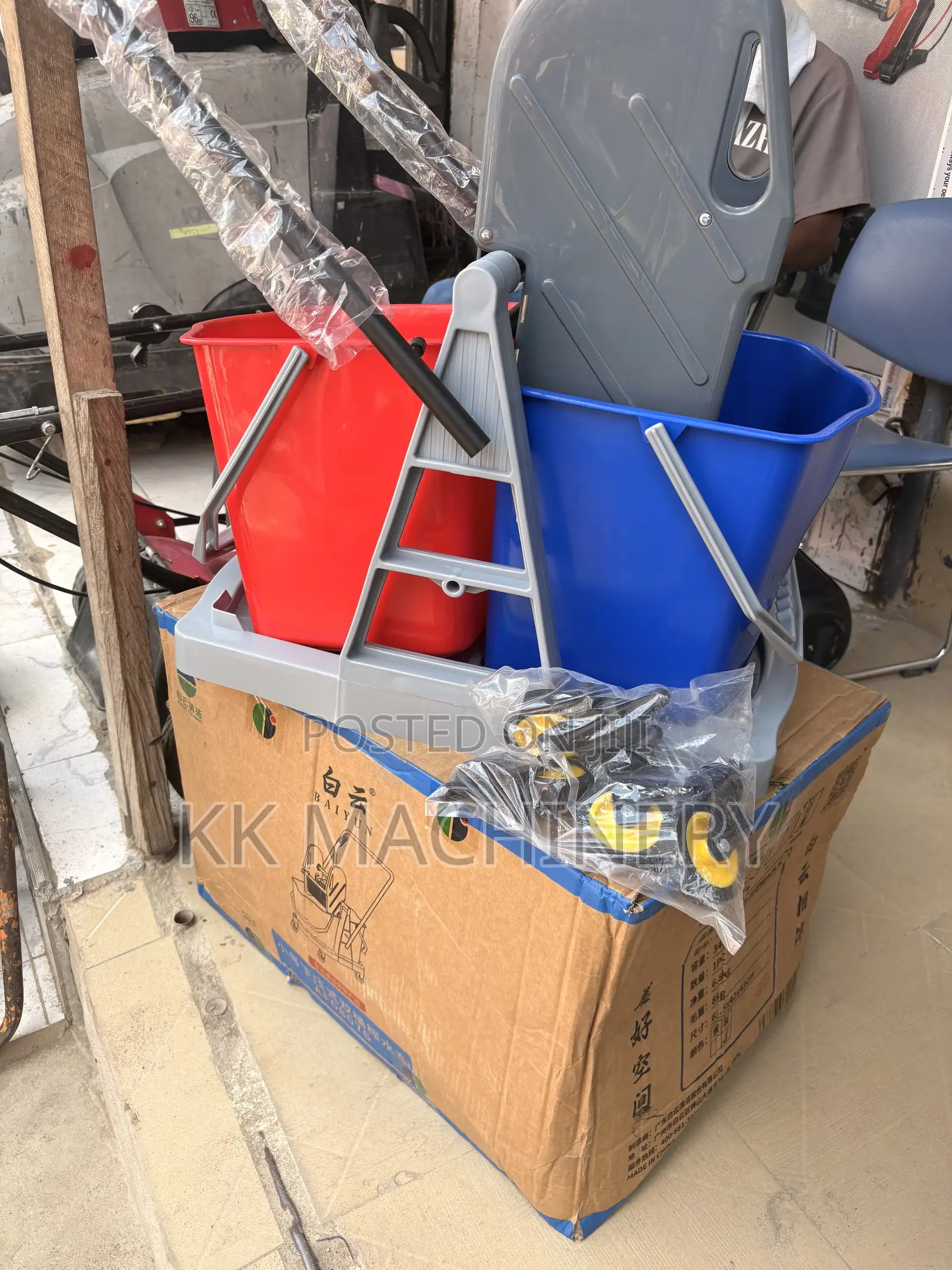 A BAIYUN 34L 2-Bucket Mop Wringer Trolley Industrial Floor Cleaning.