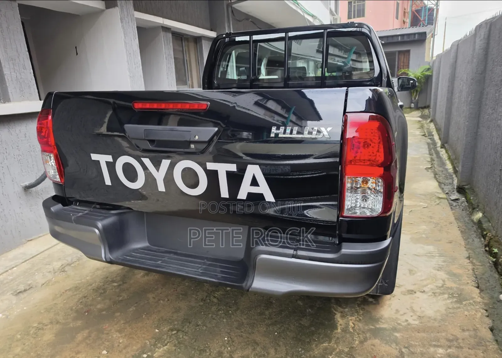 New Toyota Hilux 2025 Black