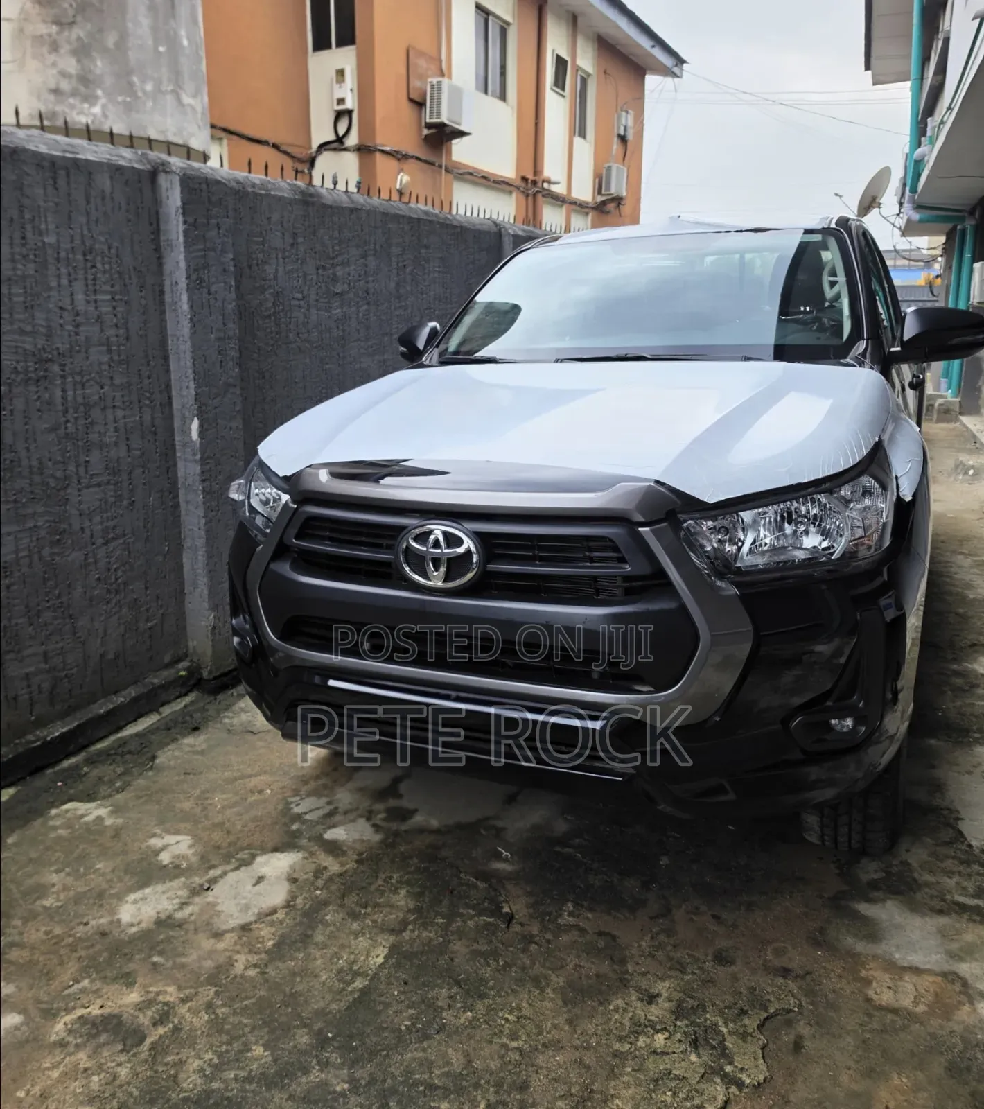 New Toyota Hilux 2025 Black