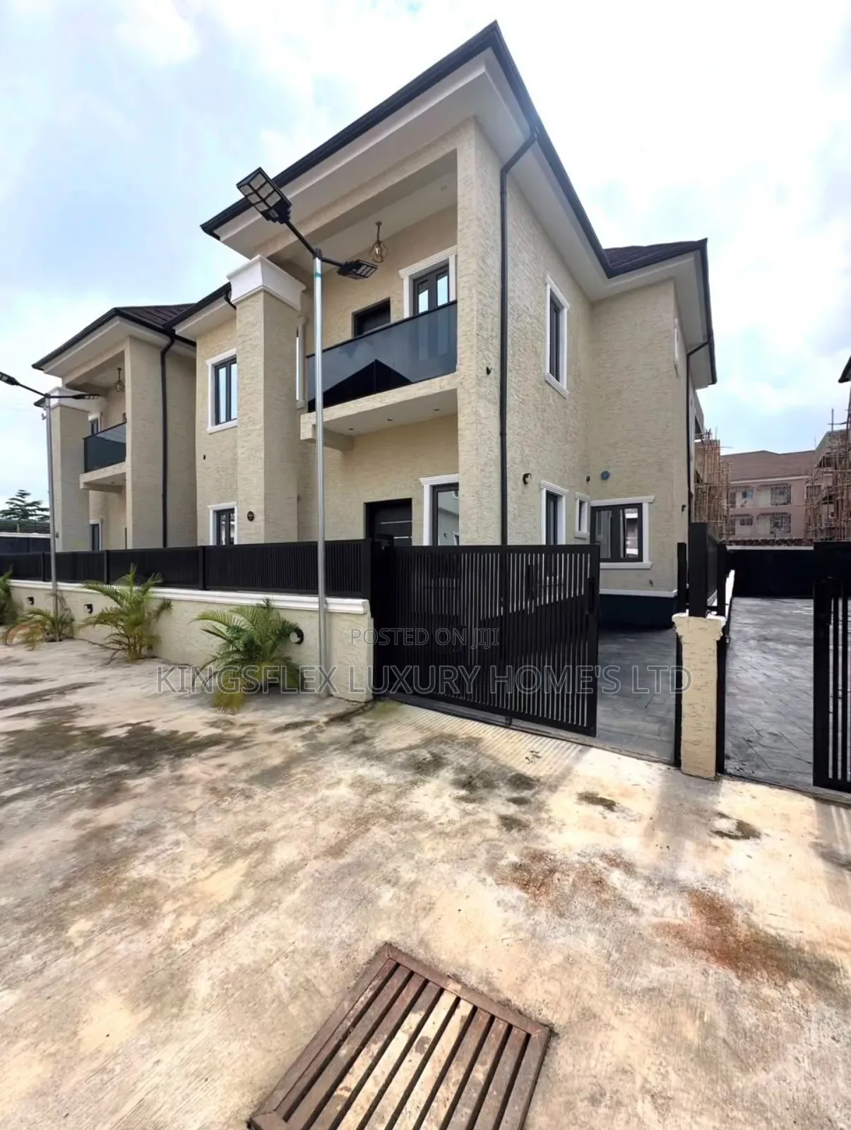 4bdrm Duplex in Estate, Gaduwa for sale