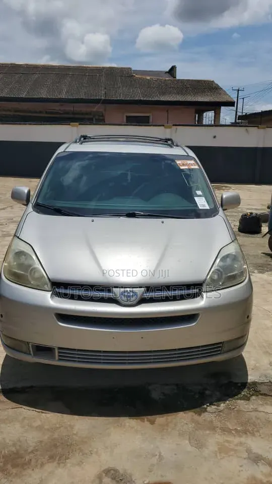 Toyota Sienna XLE Limited AWD 2005 Gold