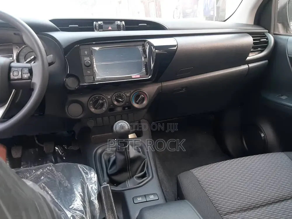 New Toyota Hilux 2025 White