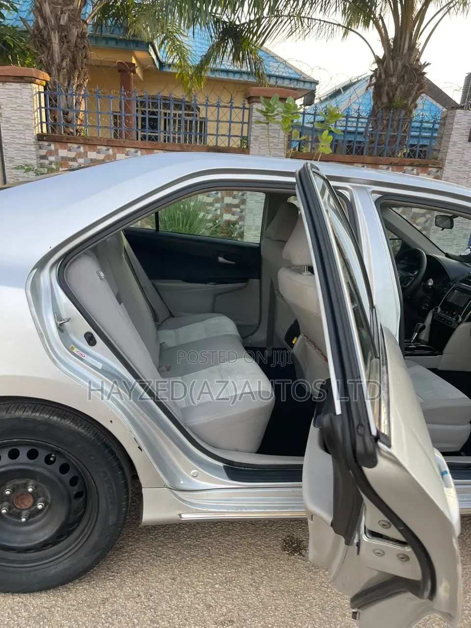 Toyota Camry LE 4dr Sedan (2.5L 4cyl 6A) 2014 Silver