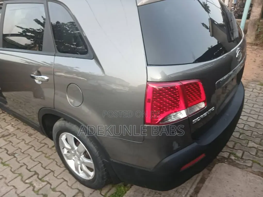 Kia Sorento LX 2011 Gray