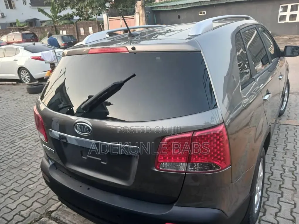 Kia Sorento LX 2011 Gray