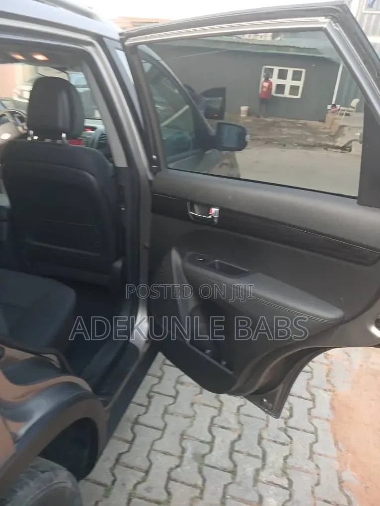 Kia Sorento LX 2011 Gray
