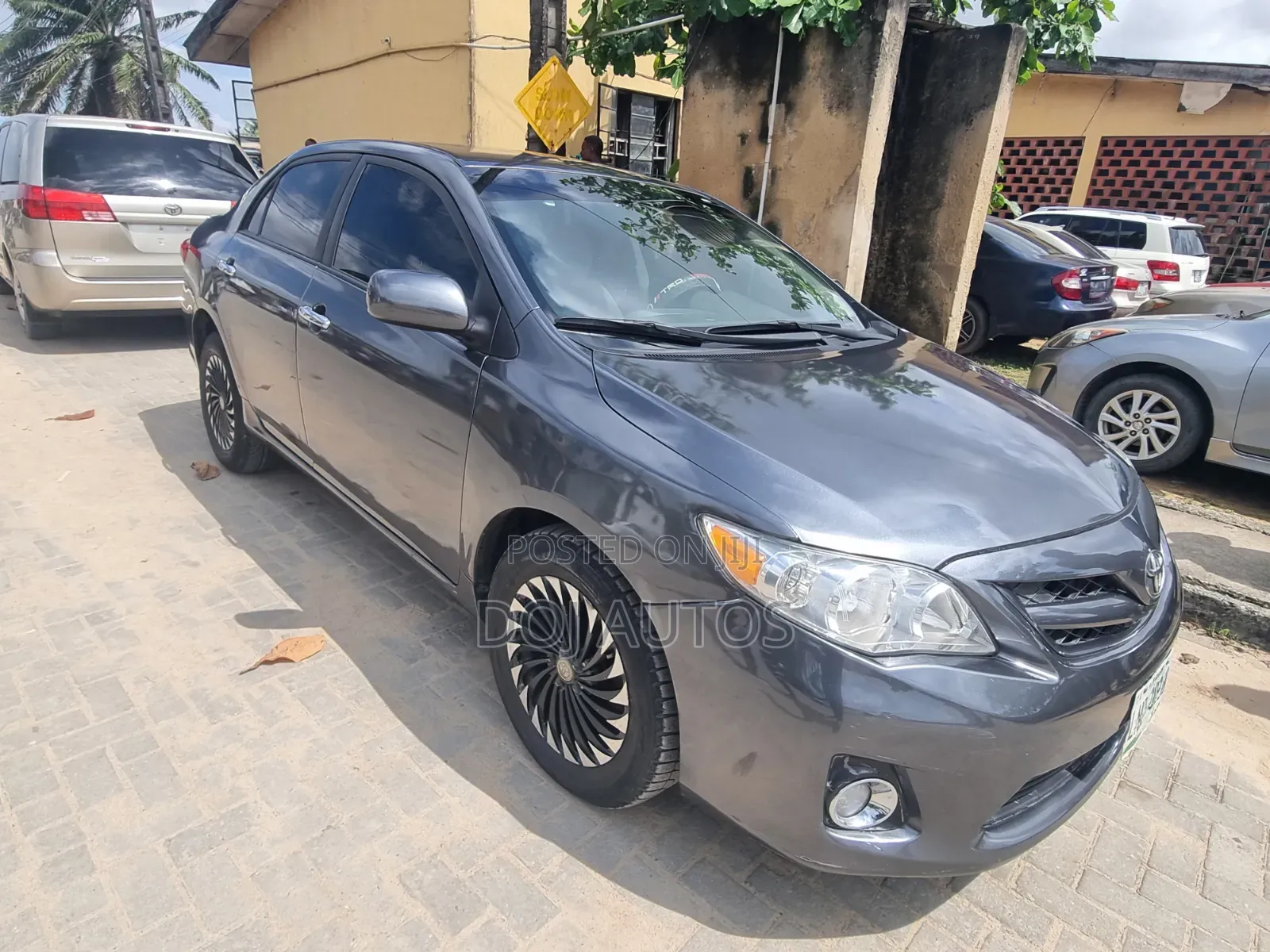 Toyota Corolla LE 4dr Sedan (1.8L 4cyl 4A) 2011 Gray